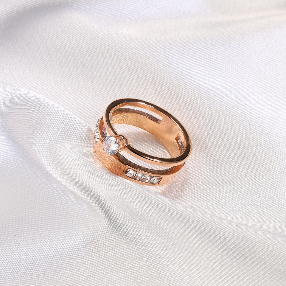 Simple Style Irregular Titanium Steel Plating Inlay Artificial Diamond Rings